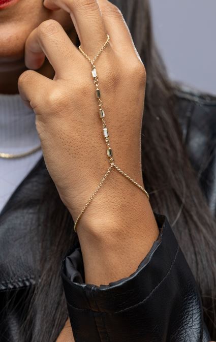 18k Gold Filled Mother of Pearl Hand Chain – Elegant, Adjustable & Handcrafted in Brazil