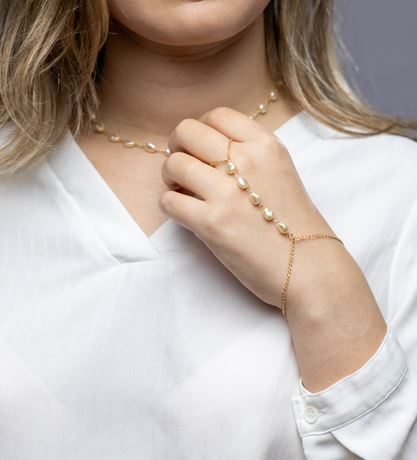 18k Gold Filled Baroque Pearl Hand Chain – Unique, Elegant & Handcrafted in Brazil