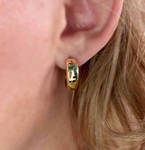CAMi 18k Gold Filled Polished Curve C-Hoop Earrings – Classic Elegance & Handcrafted in Brazil