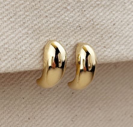 CAMi 18k Gold Filled Polished Curved Small Stud Earrings – Minimalist, Modern & Timeless
