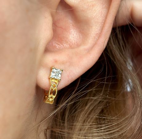 18k Gold Filled Vintage Princess Cut CZ Detailed C-Hoop Earrings – Classic Glamour with a Modern Twist
