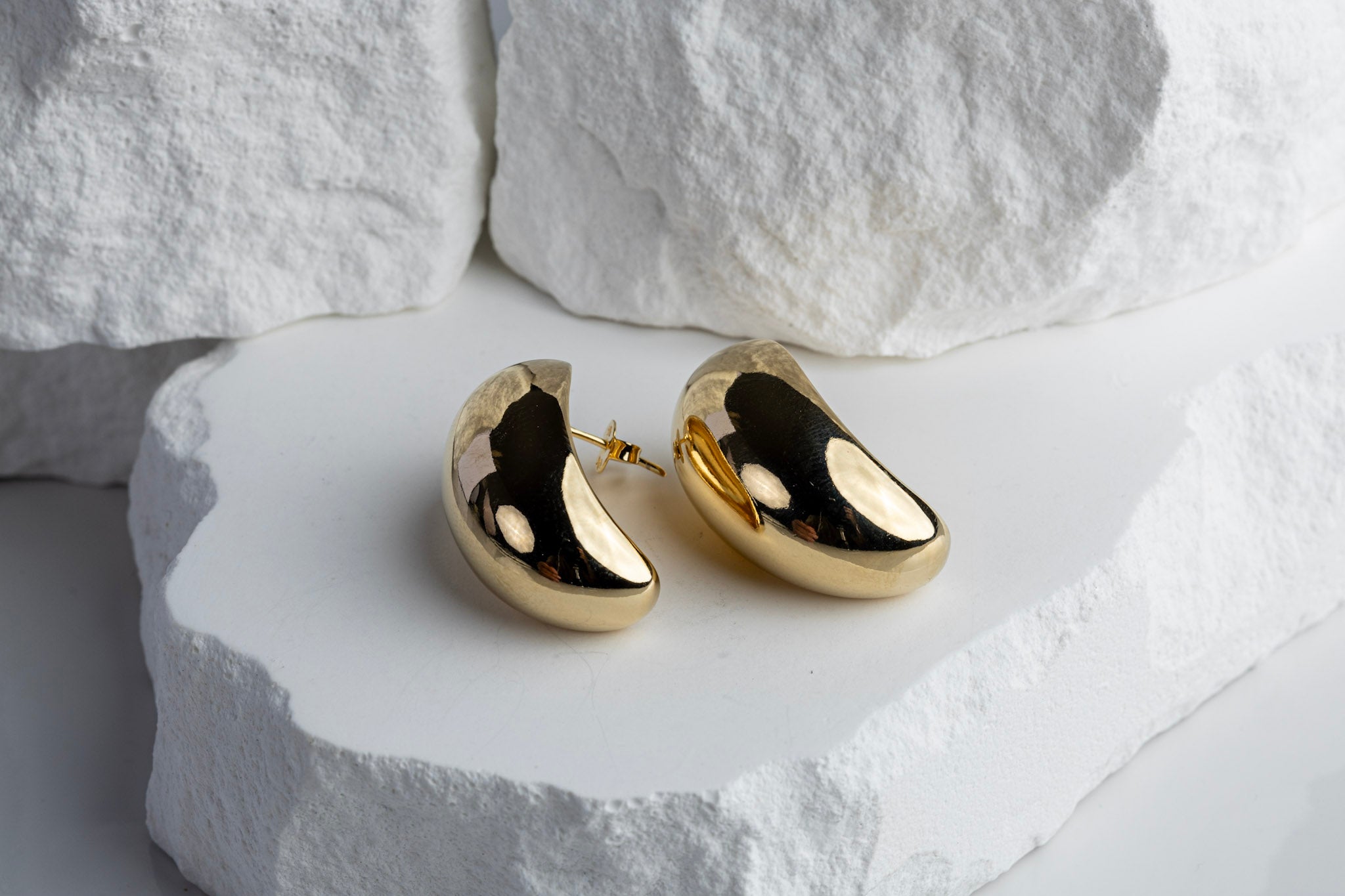 CAMi 18k Gold Filled Dome Earrings – Bold, Elegant & Handcrafted in Brazil