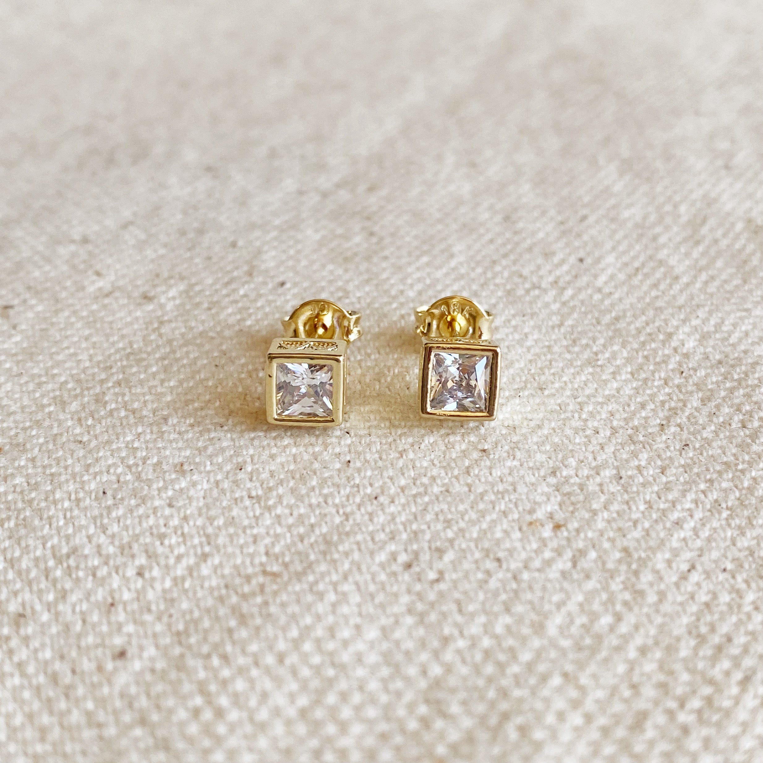 CAMi 18k Gold Filled Square Stud Earrings with Detailed Bezel – Elegant, Sparkling & Timeless